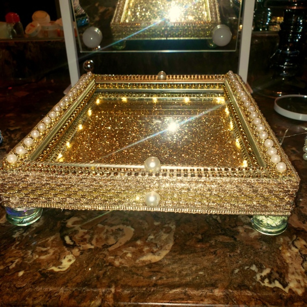 Hold Very Pretty Vanity Tray